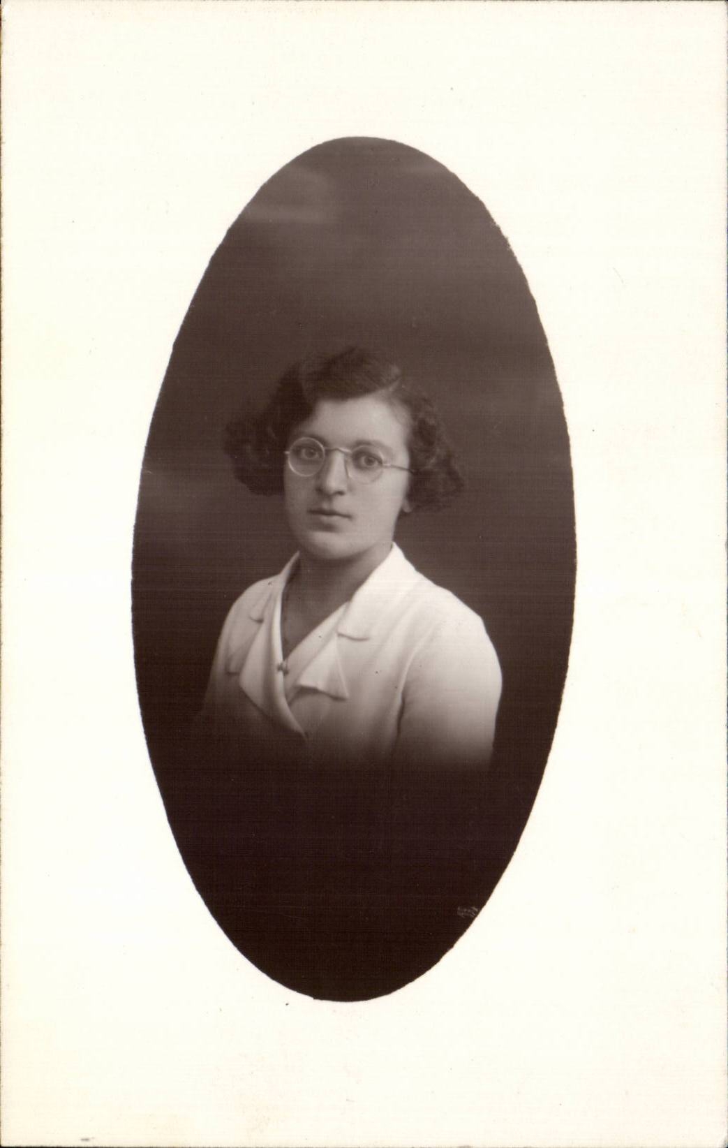 CARTE PHOTO Folklore Femme