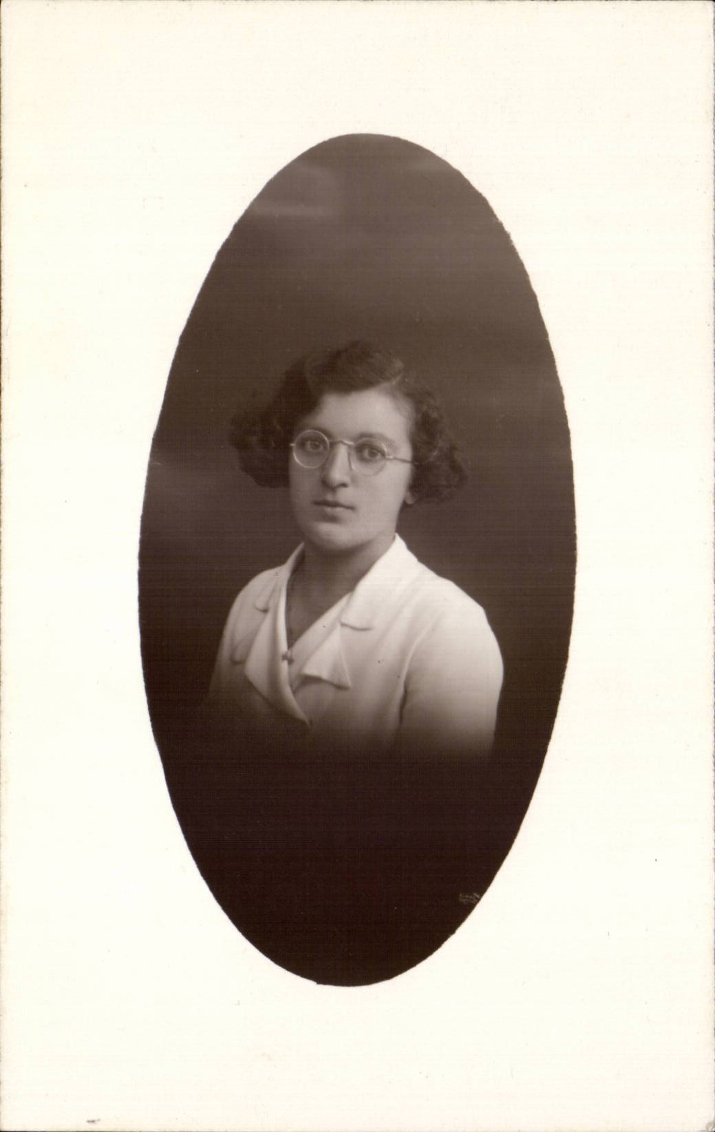 CARTE PHOTO Folklore Femme