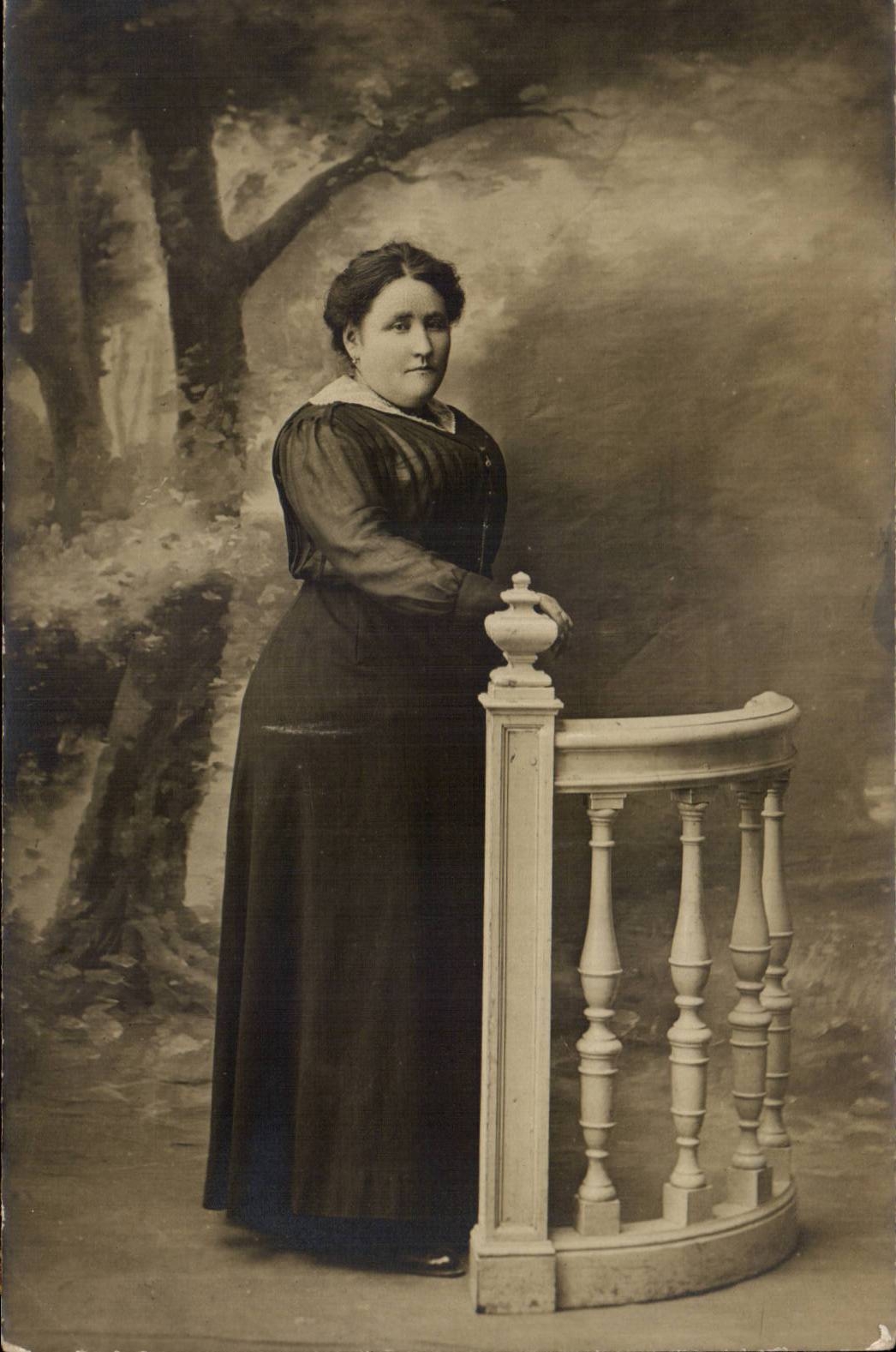 CARTE PHOTO Folklore Femme