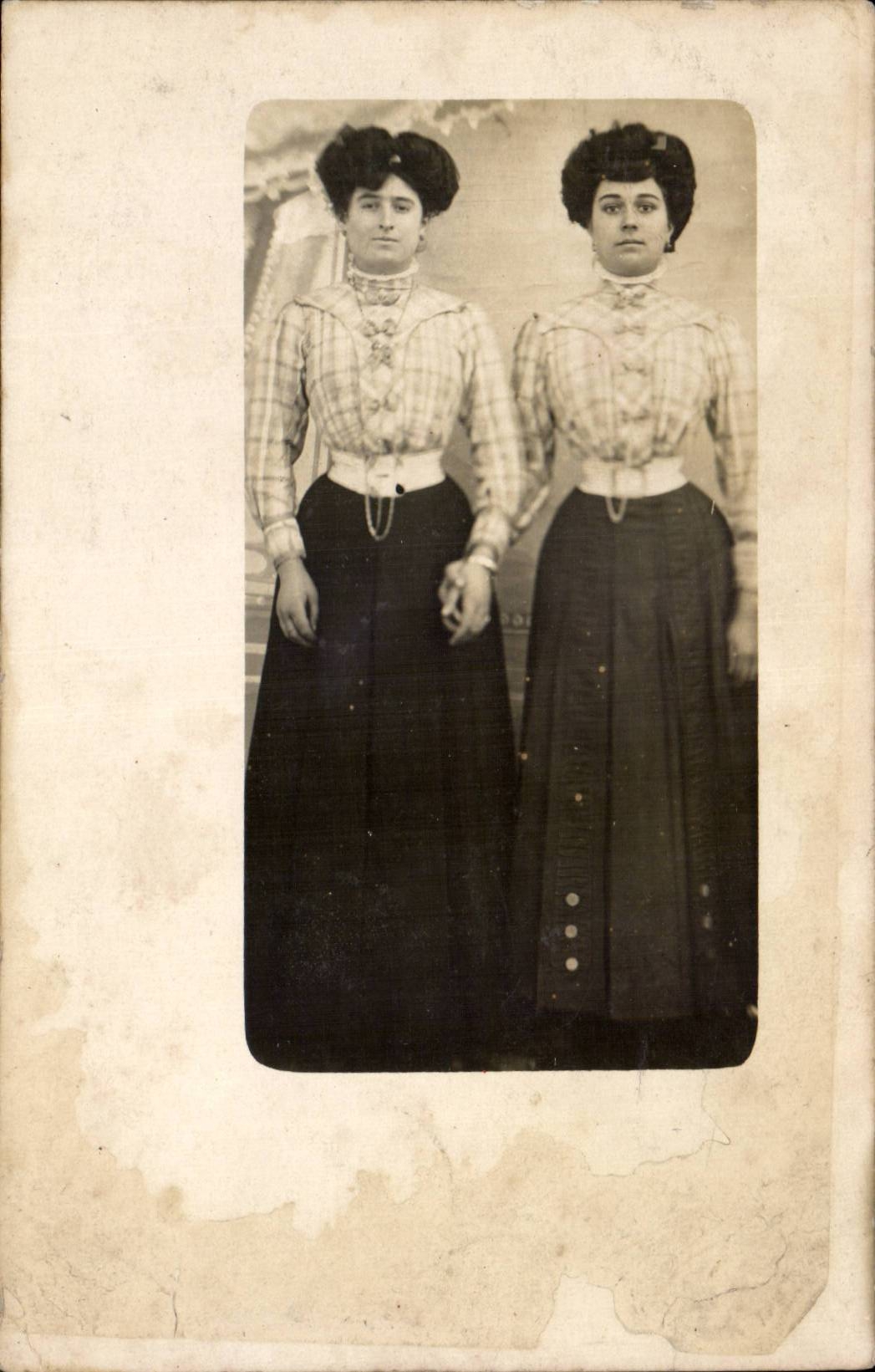 CARTE PHOTO Folklore Femme