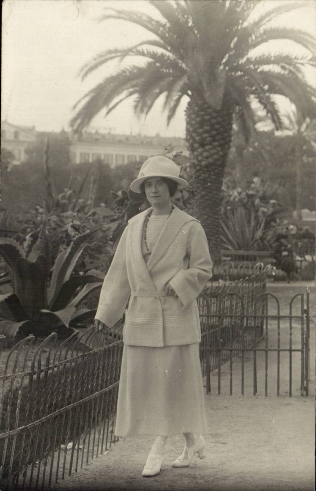 CARTE PHOTO Folklore Femme Nice 1923