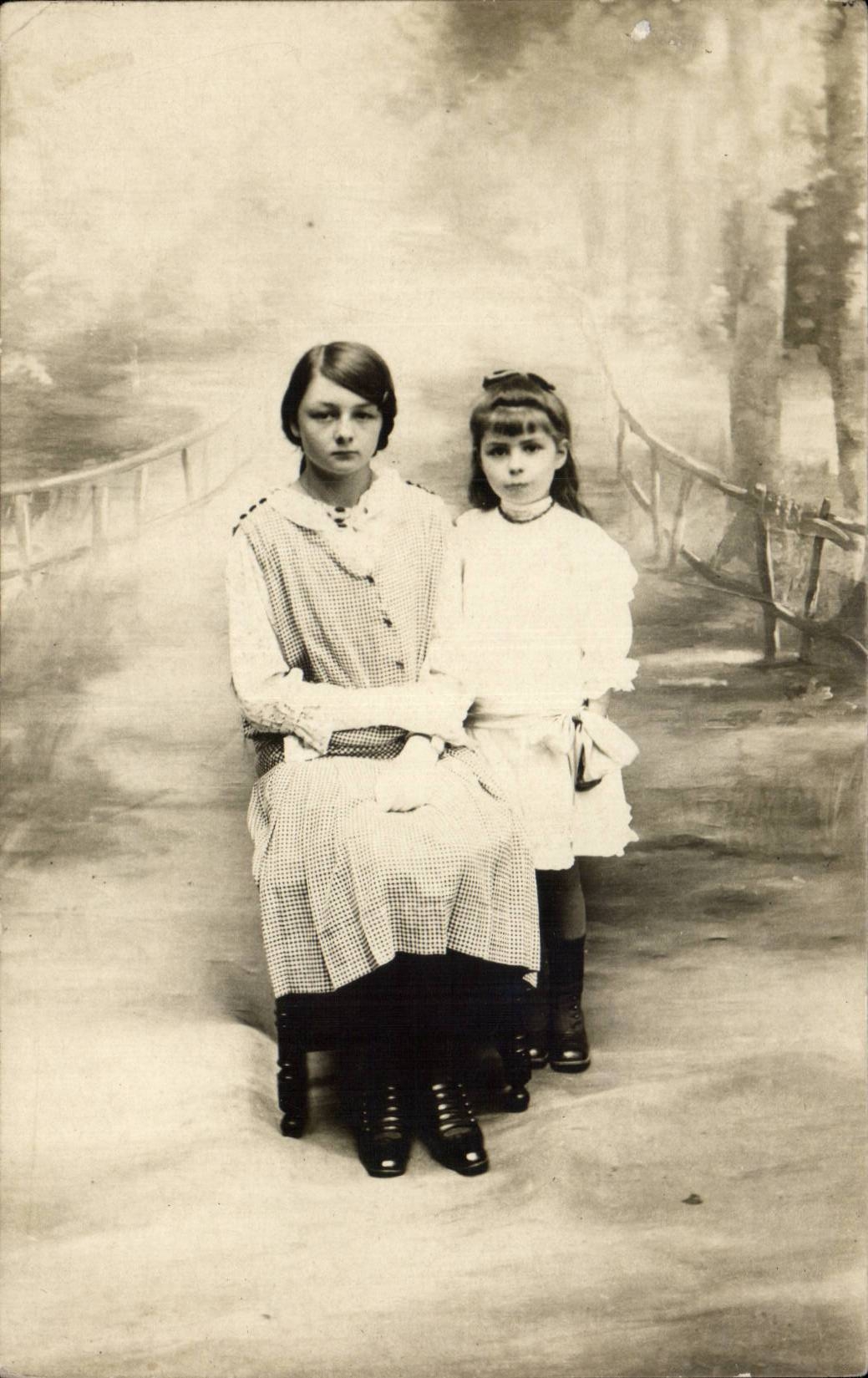 CARTE PHOTO Folklore Jeunes filles