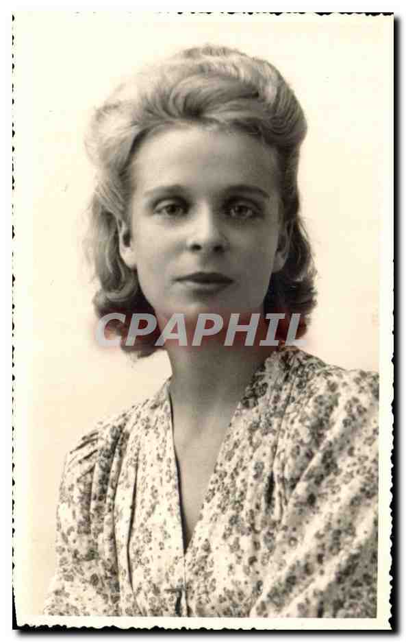 CARTE PHOTO Folklore Jeune femme