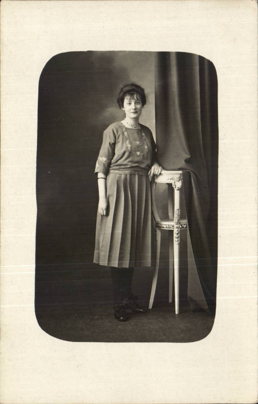 CARTE PHOTO Folklore Femme