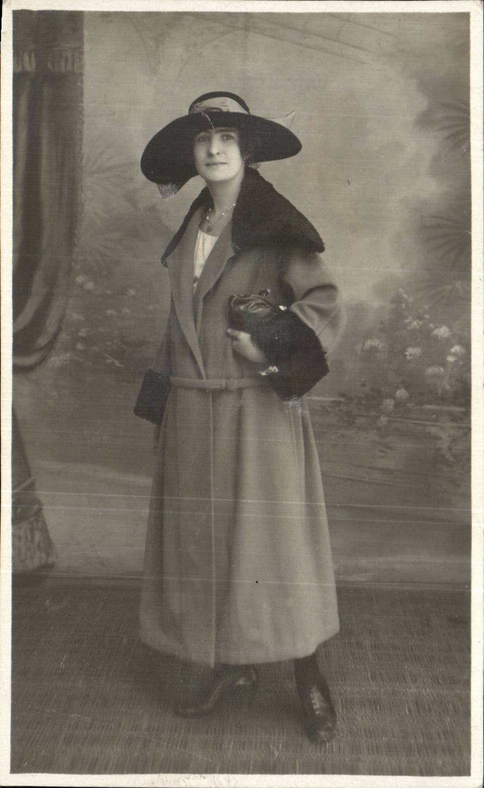 CARTE PHOTO Folklore Femme