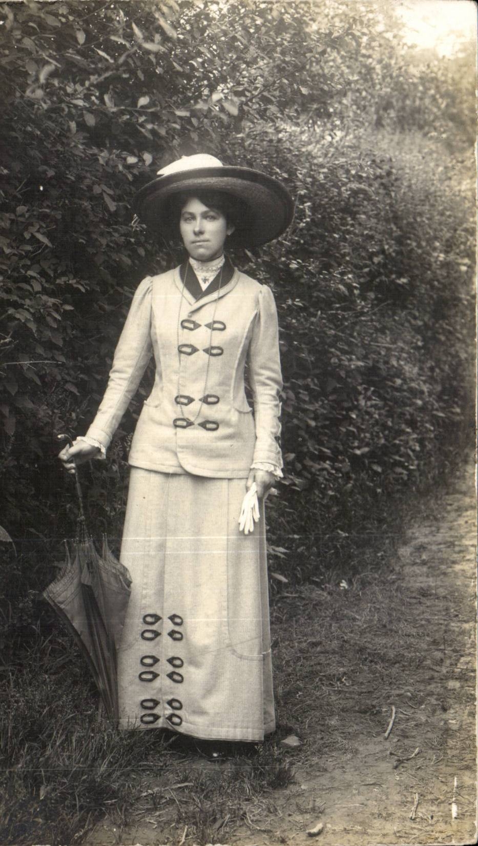 CARTE PHOTO Folklore Femme