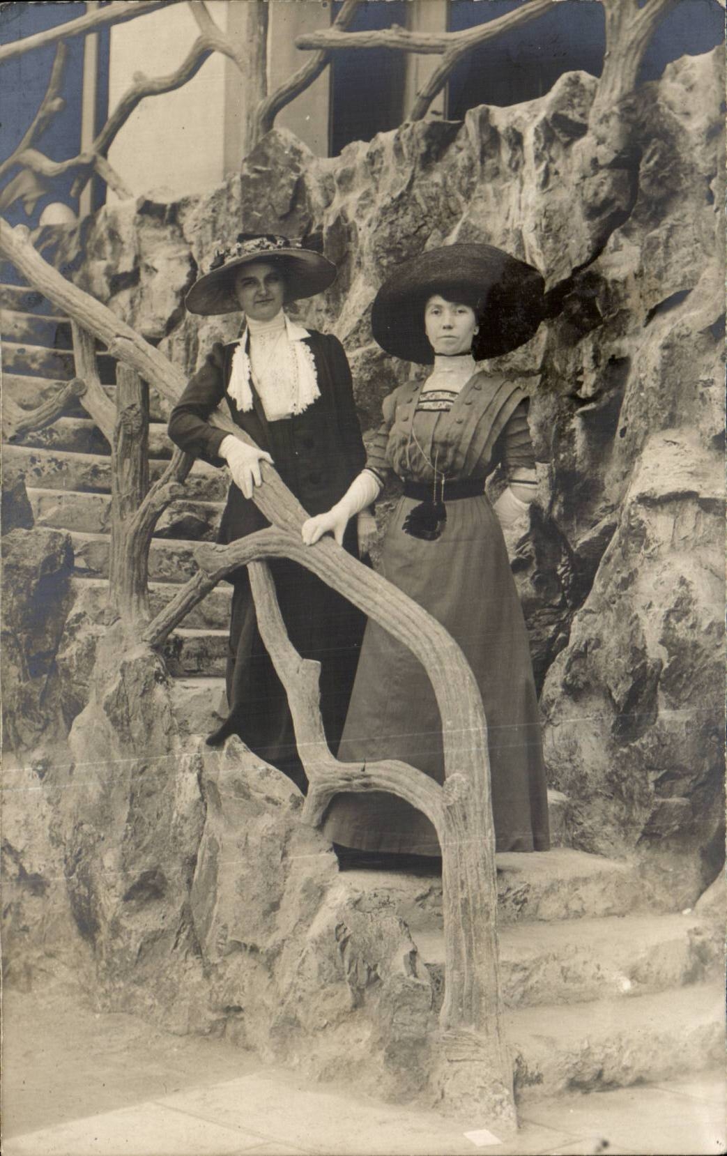 CARTE PHOTO Folklore Femmes