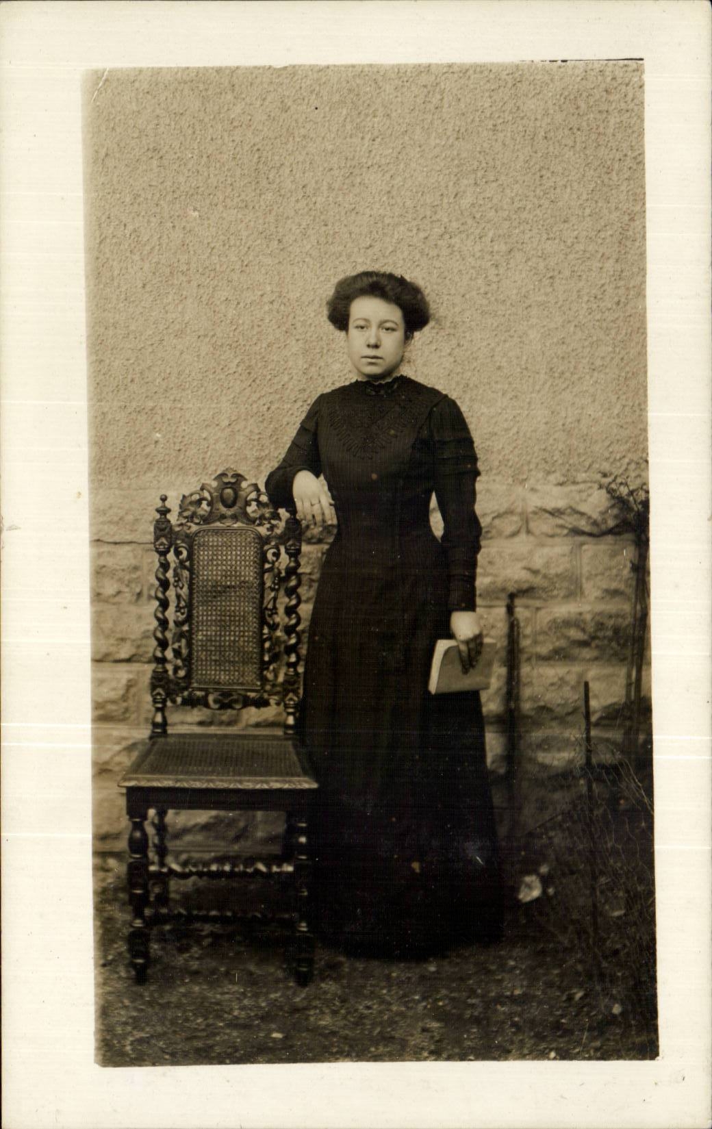 CARTE PHOTO Folklore Femme