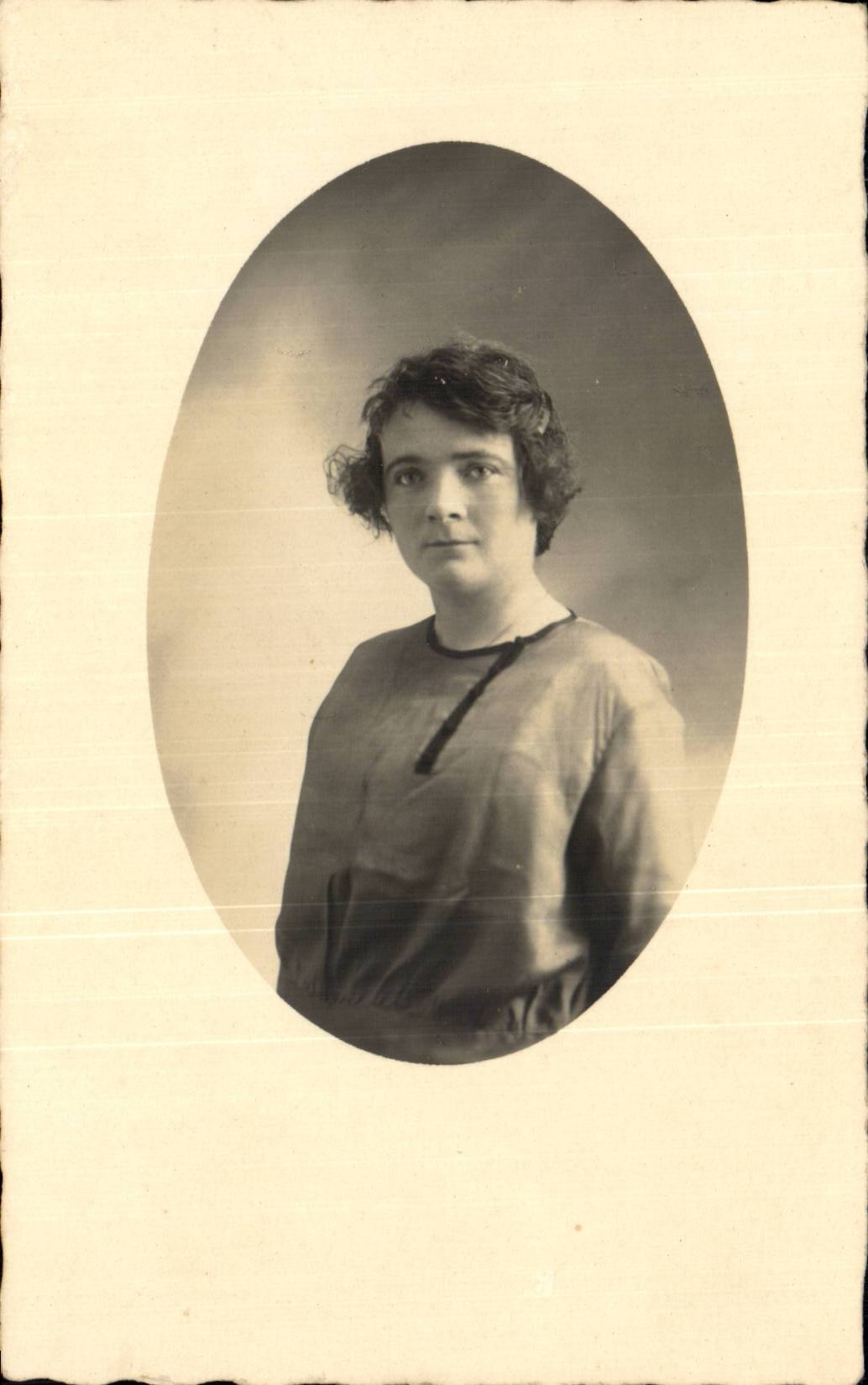 CARTE PHOTO Folklore Femme