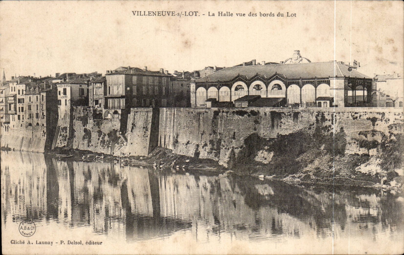 Villeneuve-sur-Lot - La Halle vue des bords du Lot — cliché A. Launay, éditeur P. Delsol