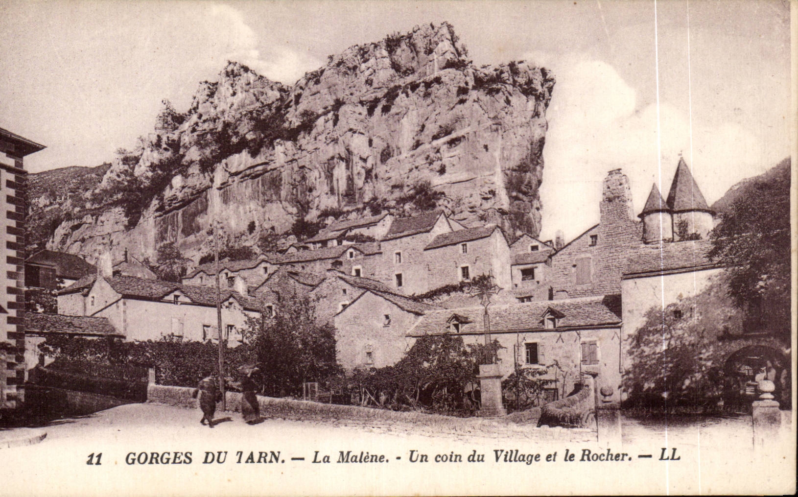 CPA Gorges du Tarn La Malene Un coin du village et le rocher 
