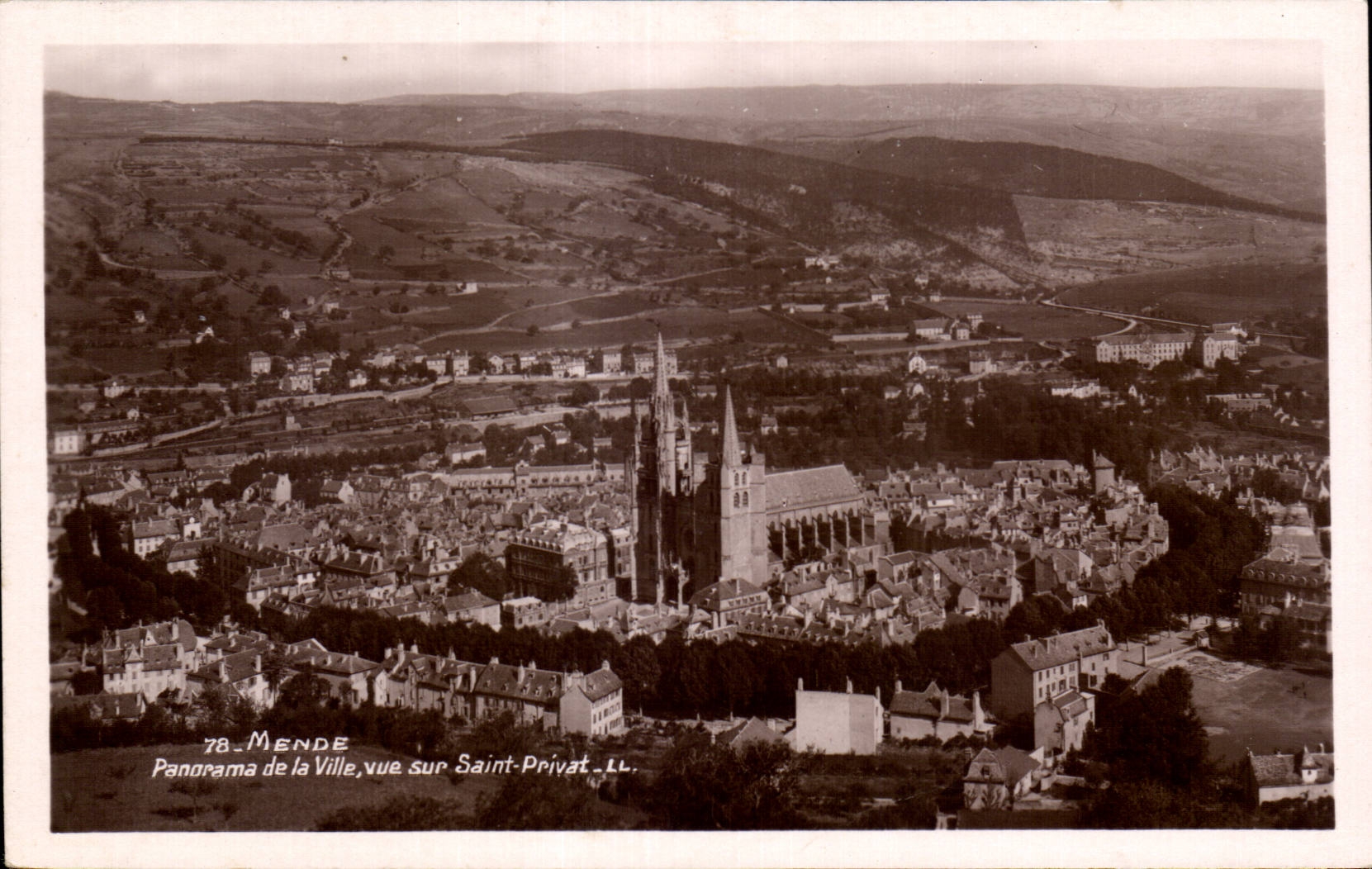Mende — Panorama de la Ville, vue sur Saint-Privat — LL
