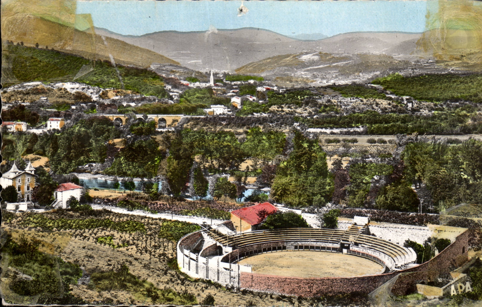 Lamalou les Bains - Vue Panoramique et les Arenes - CPA 