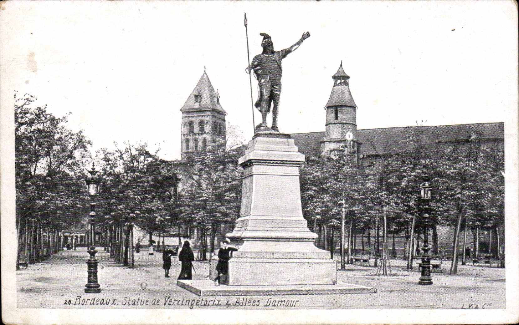 CPA Bordeaux Statue de Vercingetorix Allees Damour 