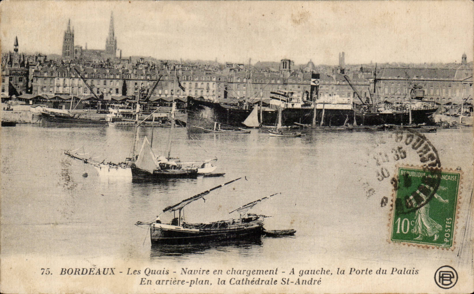 Bordeaux - Les Quais - Navire en chargement - La Porte du Palais - La Cathedrale St Andre - CPA 