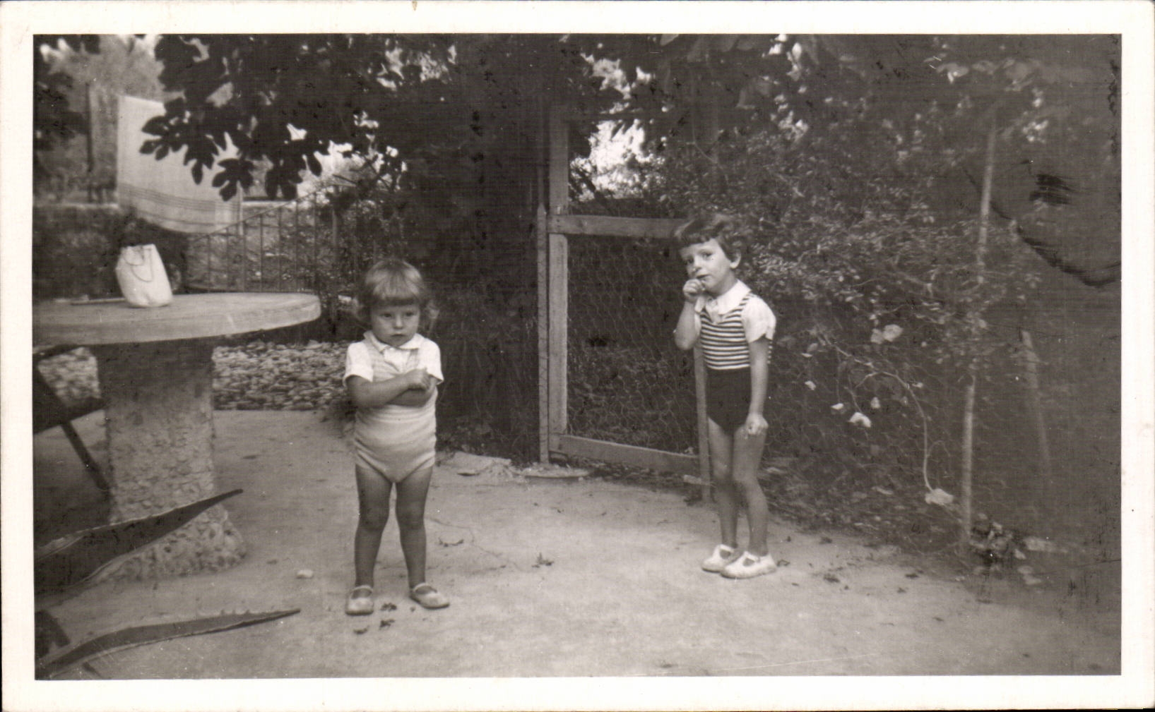 CARTE PHOTO Enfants Folklore Costume