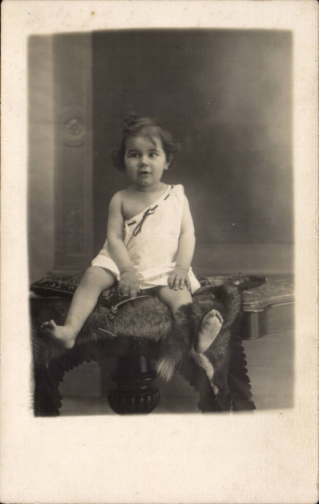 CARTE PHOTO Fantaisie - Enfants - Cute Baby with dippled chin - CPA 