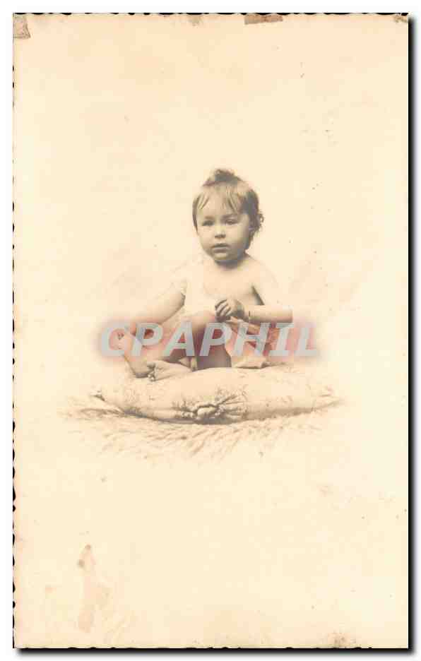 CARTE PHOTO Fantaisie - Enfants - Bebe - Baby on Pillow - CPA 