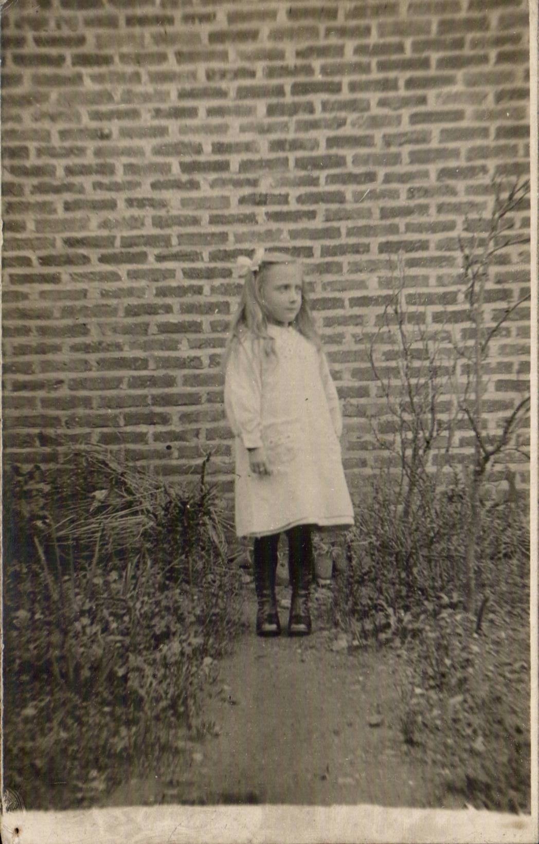 CARTE PHOTO Fantaisie - Enfants - Fille - girl with long hair - CPA 