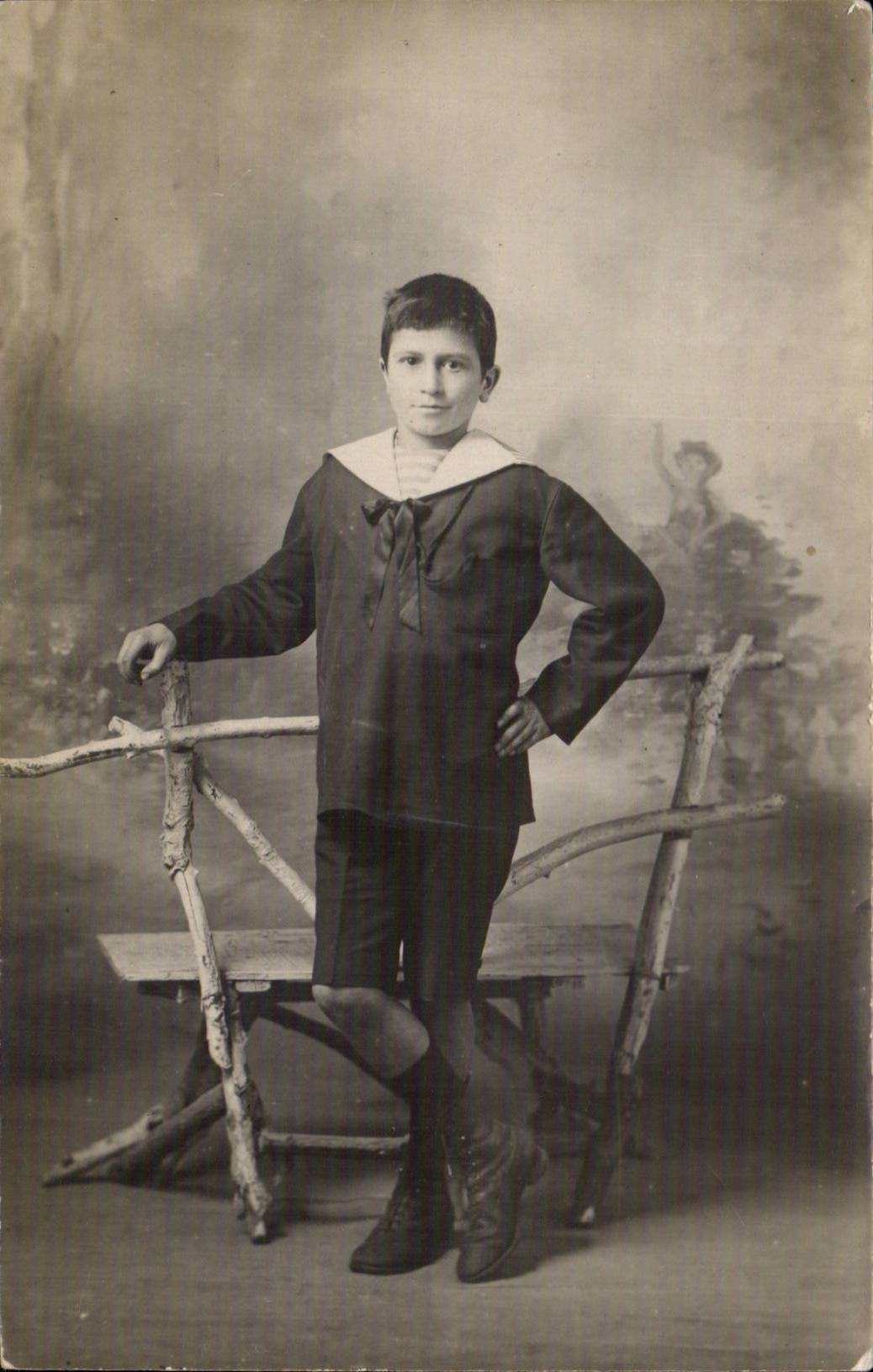 CARTE PHOTO Fantaisie - Enfant - Garcon - smiling strong boy- CPA 