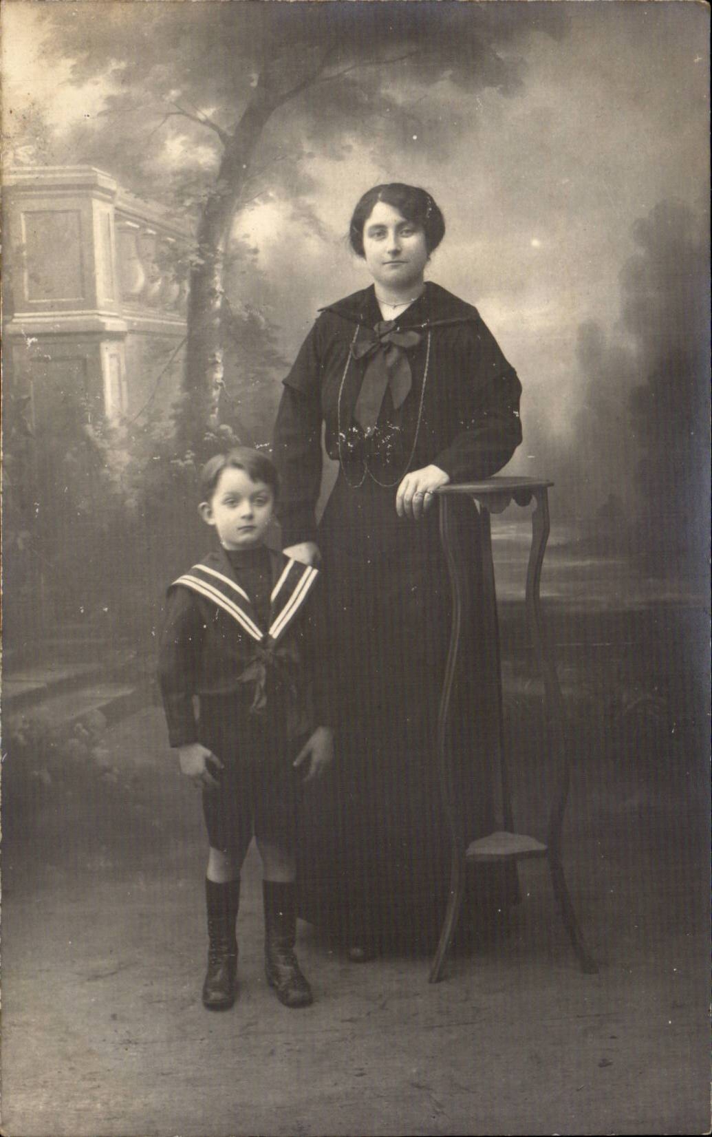 CARTE PHOTO Fantaisie - Garcon - little boy with Mama CPA 