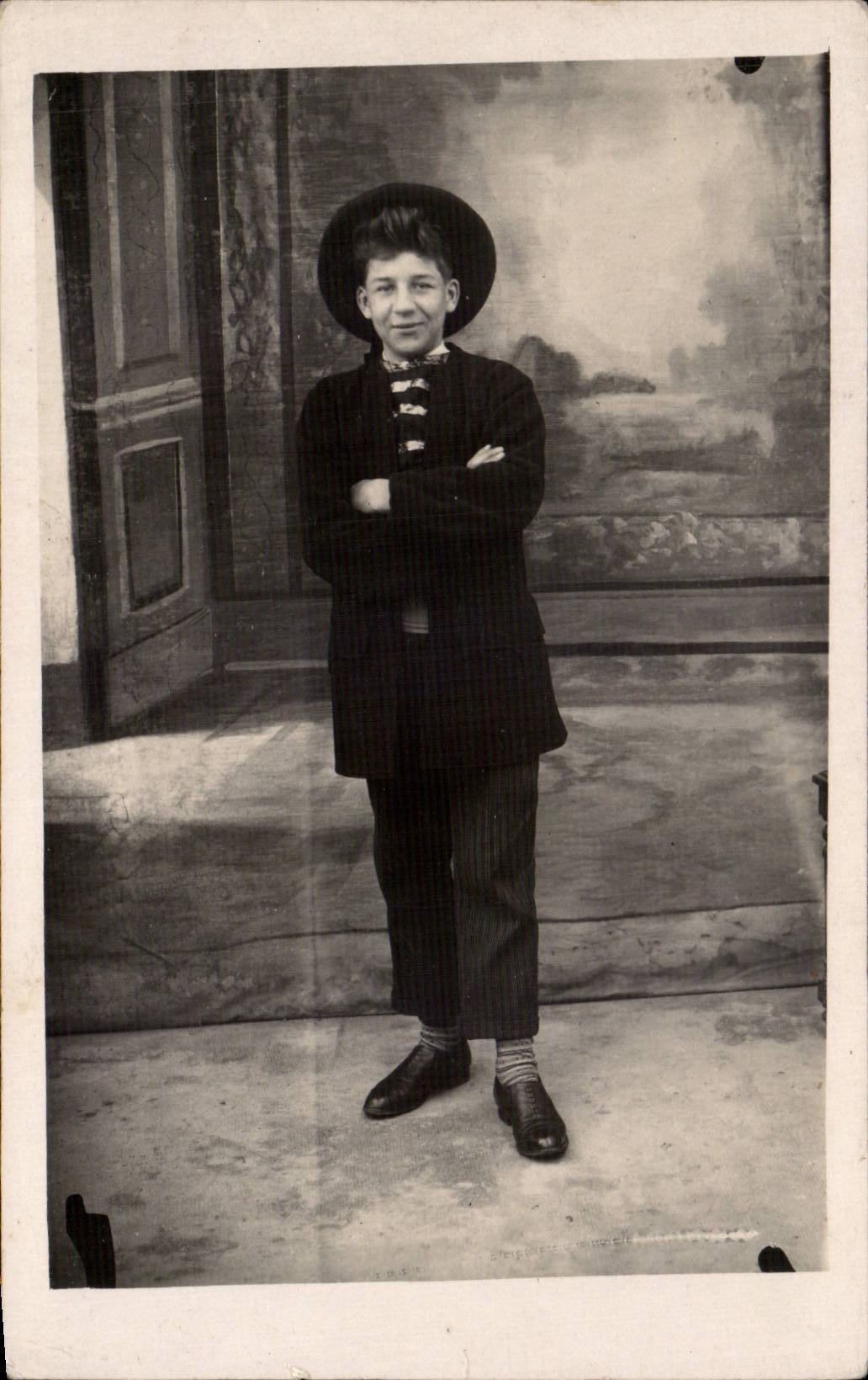 CARTE PHOTO Fantaisie - Enfants - Garcon - proud boy CPA 