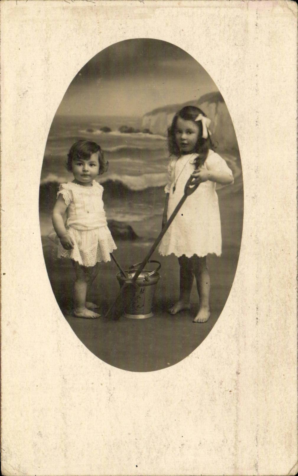 CARTE PHOTO Fantaisie - Enfants - Fille - Two Young Girls - CPA 