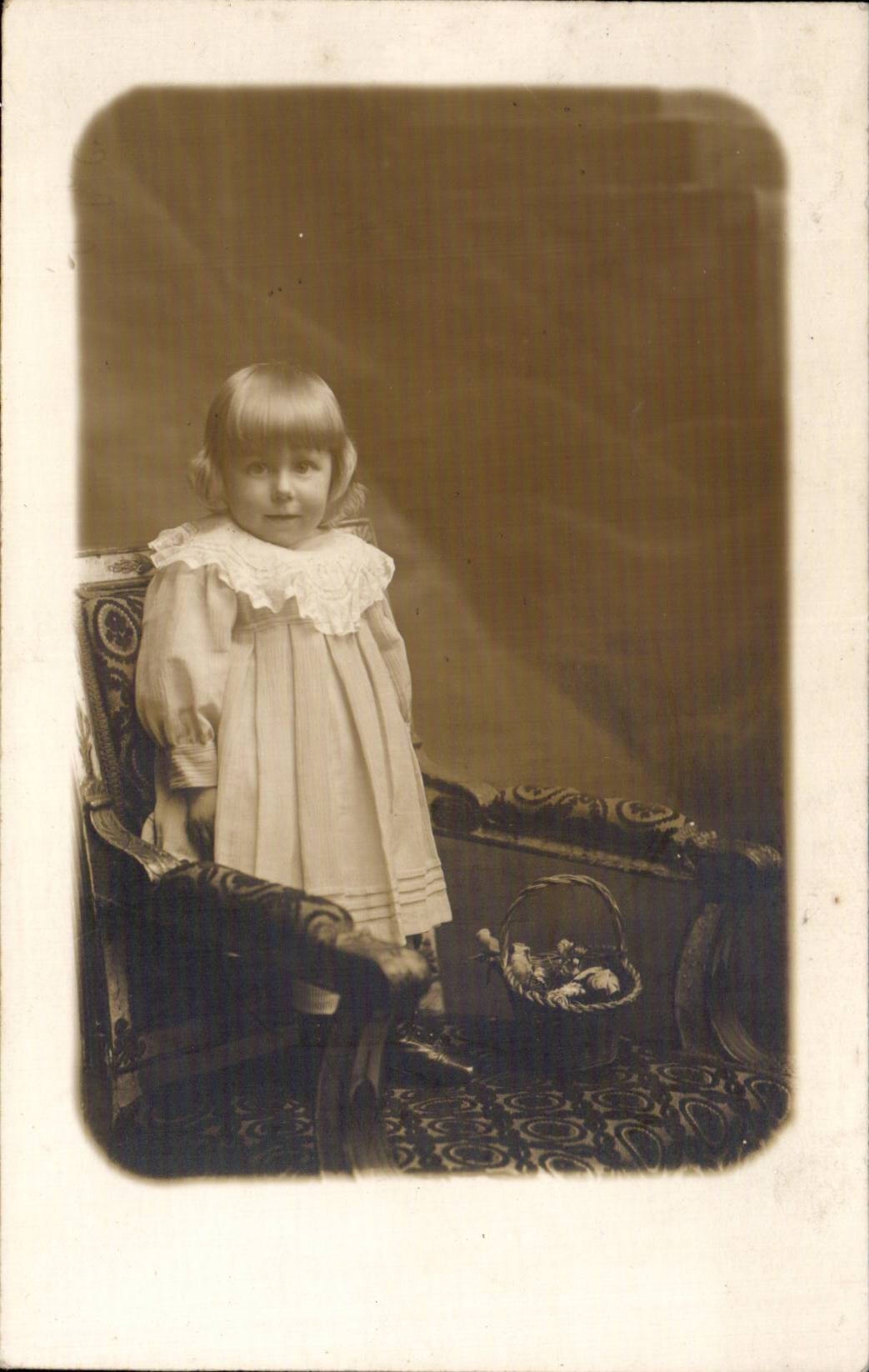CARTE PHOTO Fantaisie - Enfants - bebe - Cute little baby girl - CPA 