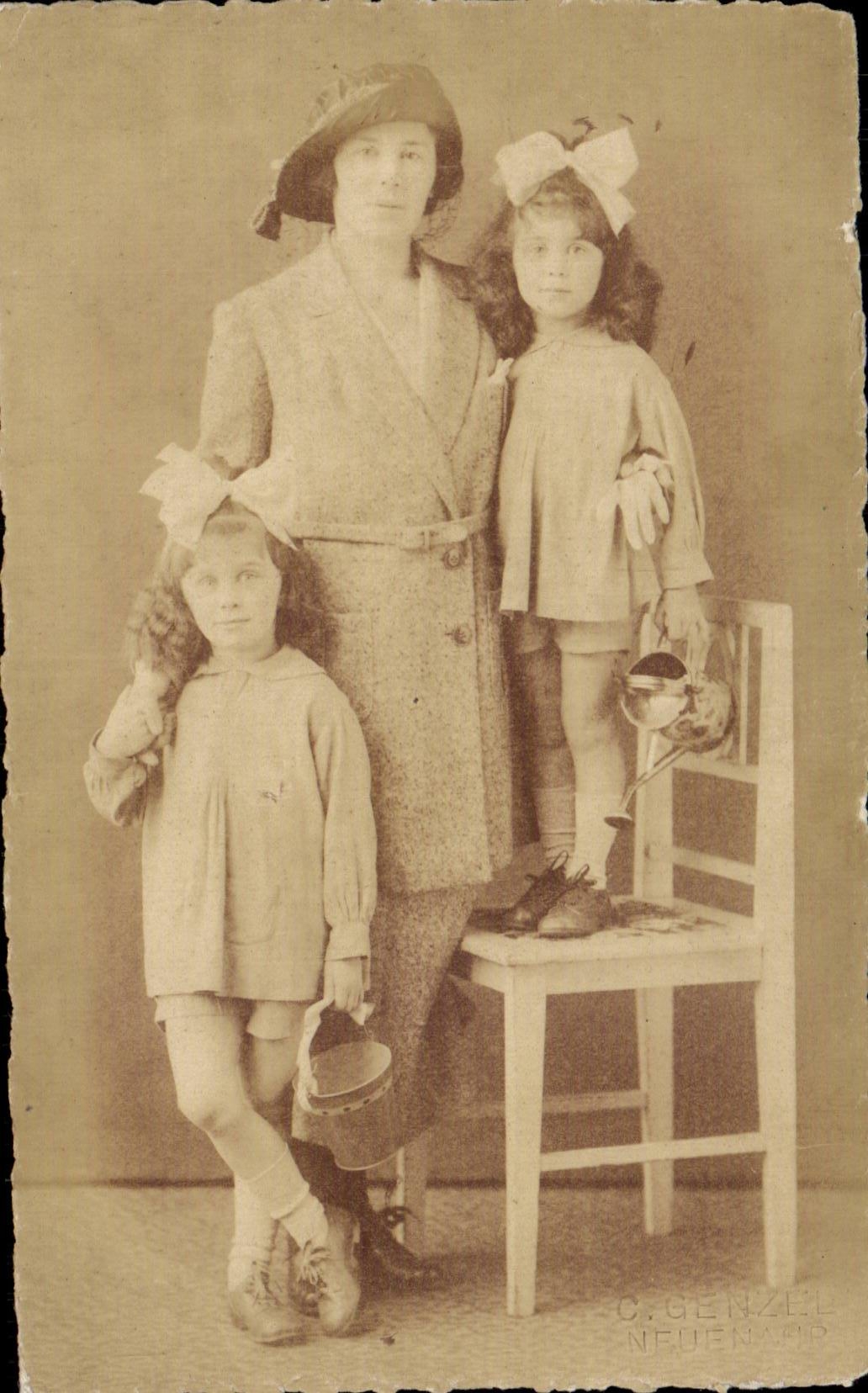 Fantaisie - Enfants - Fille - girls with large bows in hair - CPA 