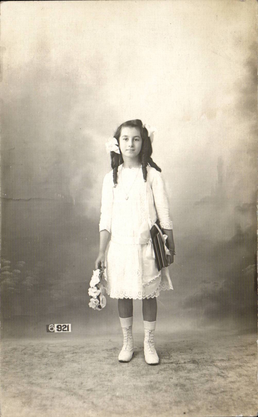 CARTE PHOTO Fantaisie - Enfants - Fille - Girl in lace dress - CPA 