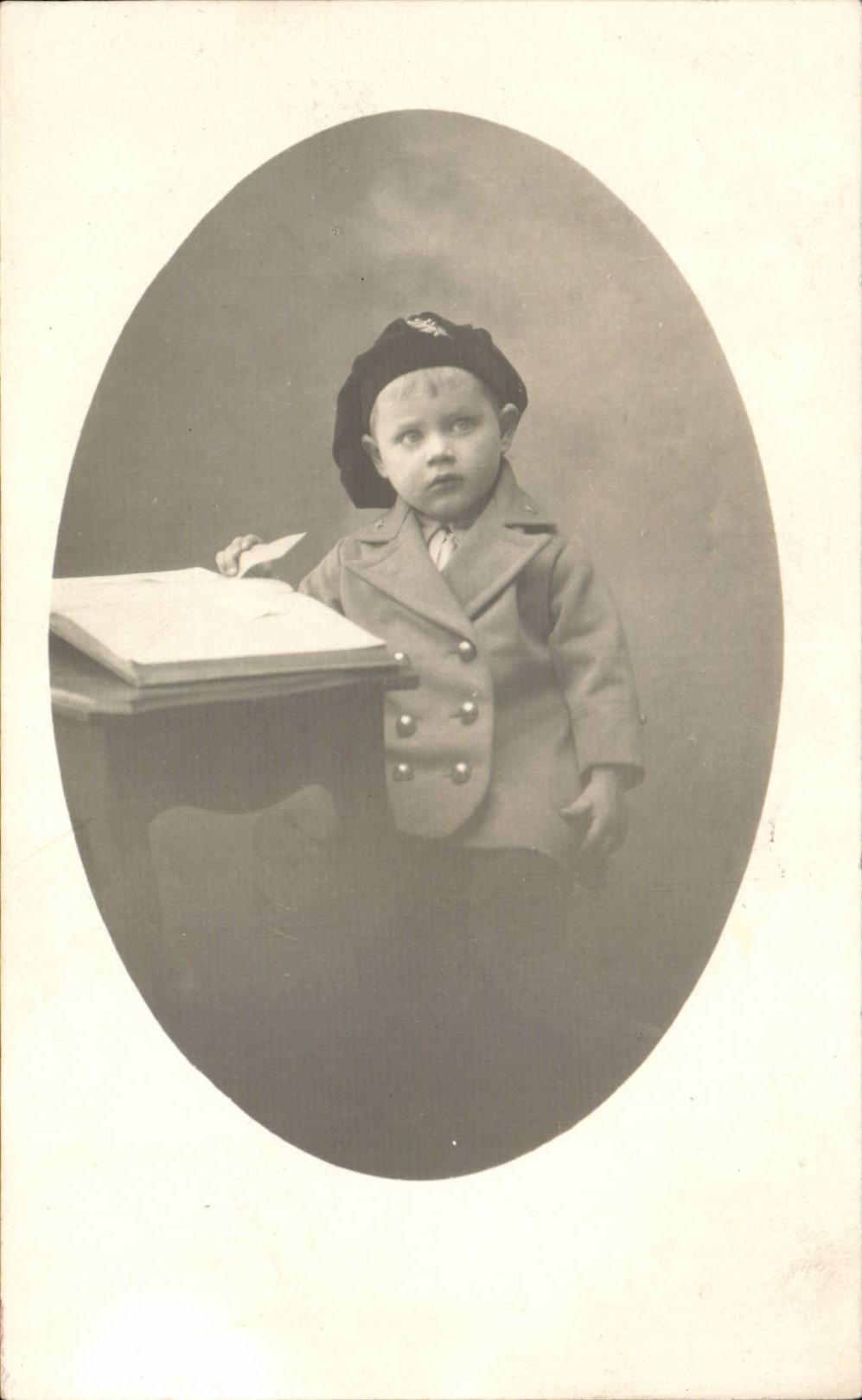 CARTE PHOTO Fantaisie - Enfants - Sweet child with book - CPA 