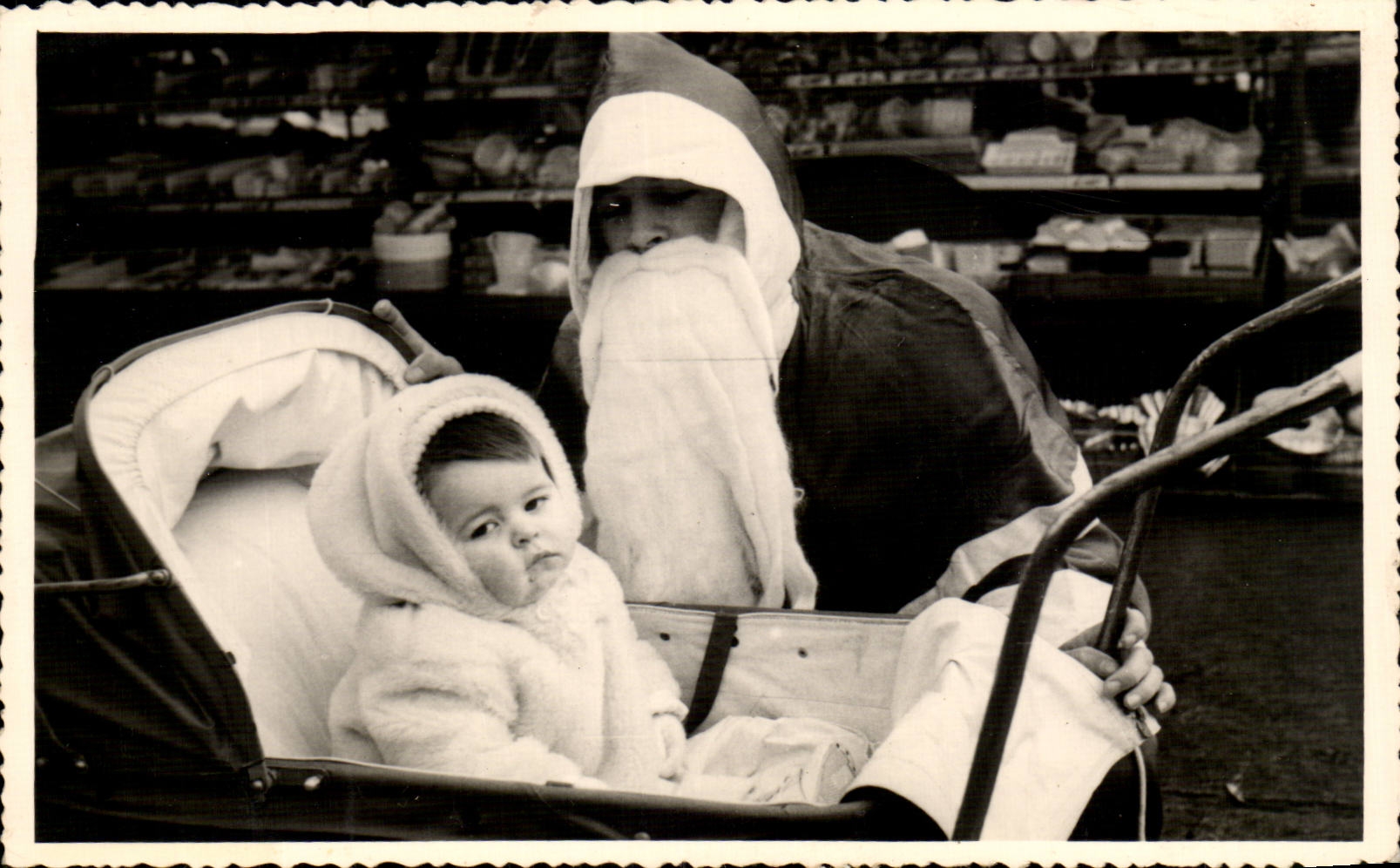 CARTE PHOTO 1960 Fantaisie Enfants - bebe et pere noel - baby and father christmas - santa clause - christmas - CPA 
