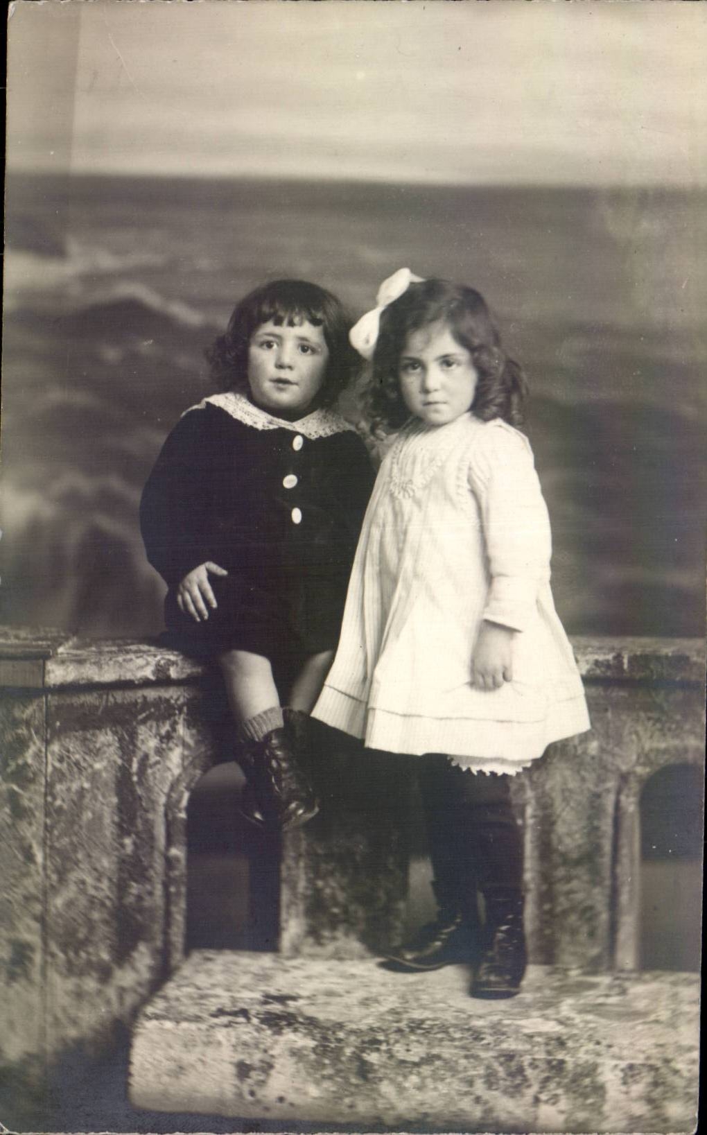 CARTE PHOTO Fantaisie - Enfants - Bebe - Baby - - CPA Fantaisie - Enfants - Fille - two little girls - CPA 