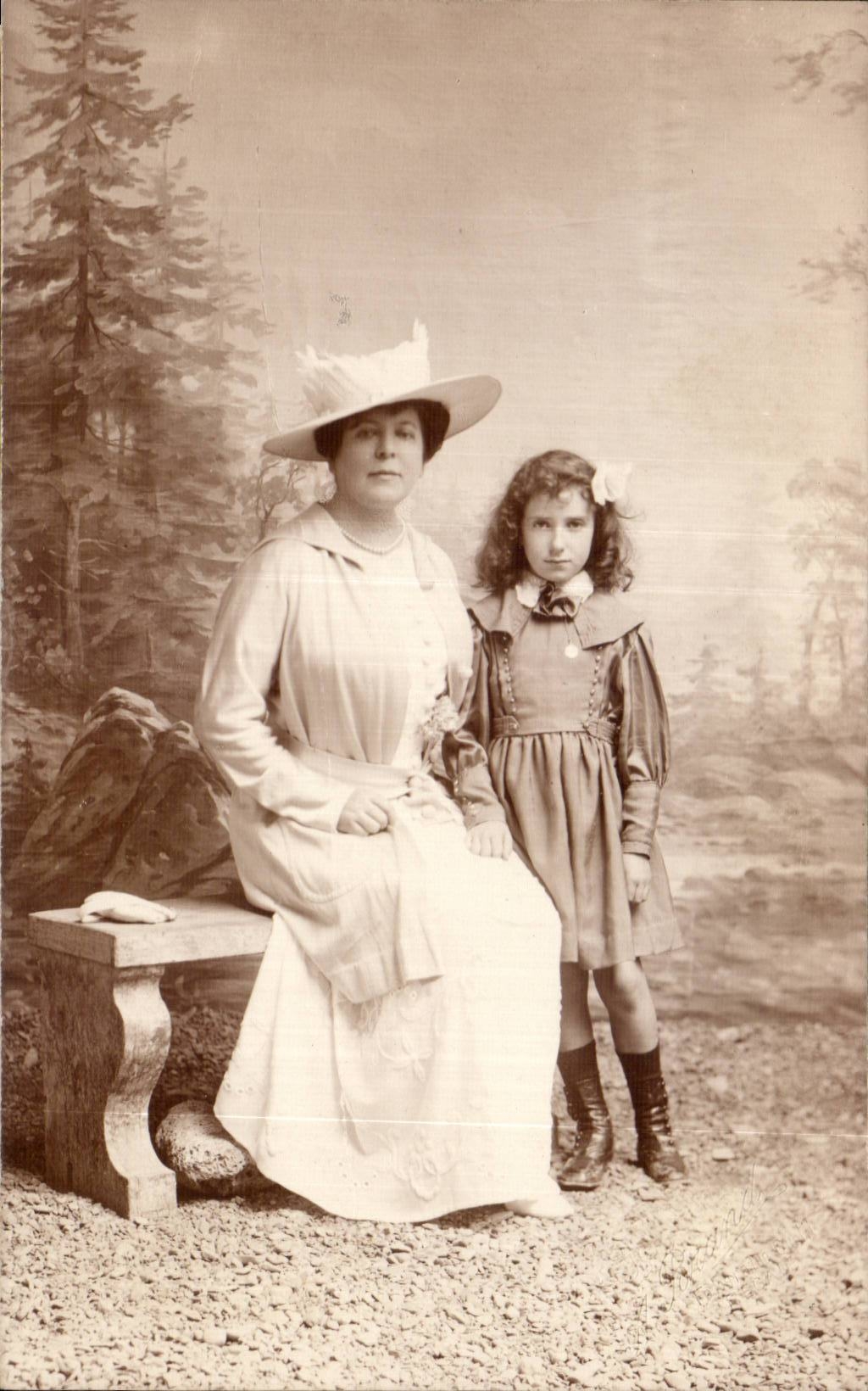 CARTE PHOTO Fantaisie - Enfants - Fille - mother and daughter - CPA 