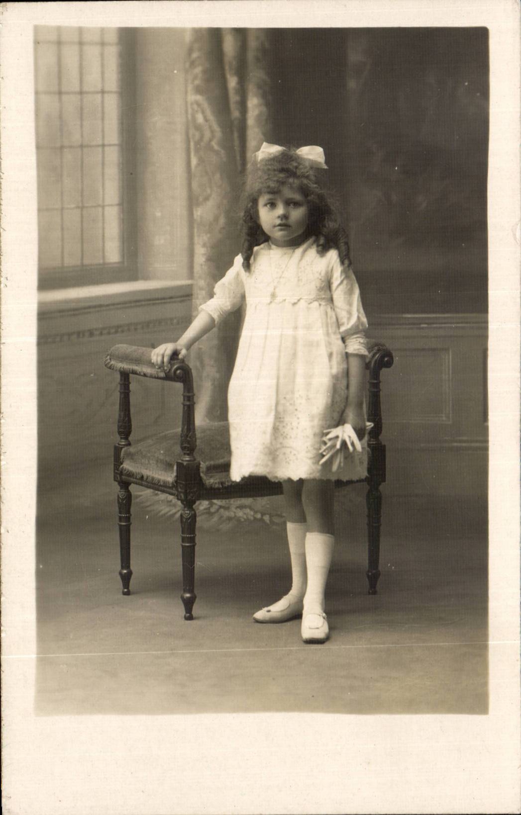 CARTE PHOTO Fantaisie - Enfants - Fille - little girl with pretty bow - CPA 