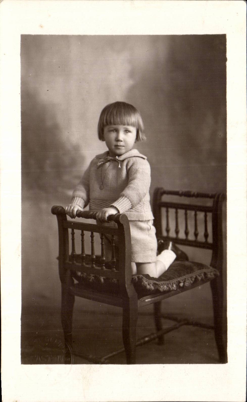 CARTE PHOTO Fantaisie - Enfants - child kneeling - CPA 