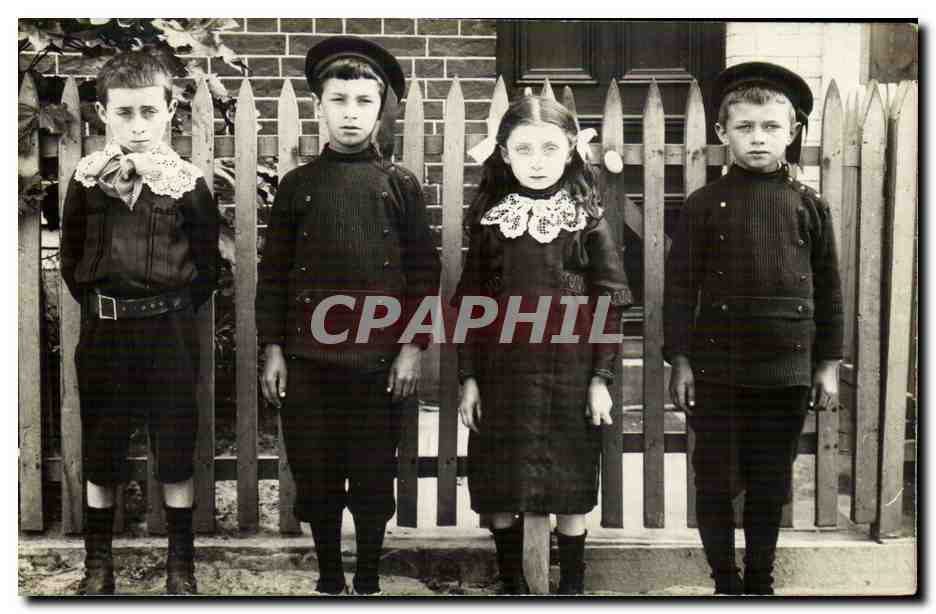 CARTE PHOTO Enfants Folklore Costume