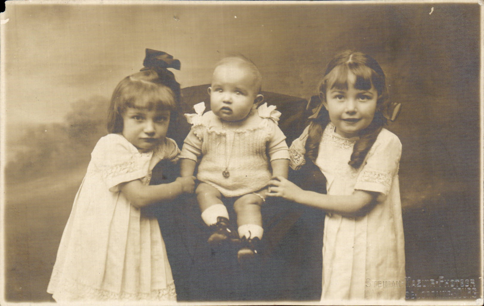 CARTE PHOTO Enfants Jeanne Madeleine et Charles Folklore Bebe Costume