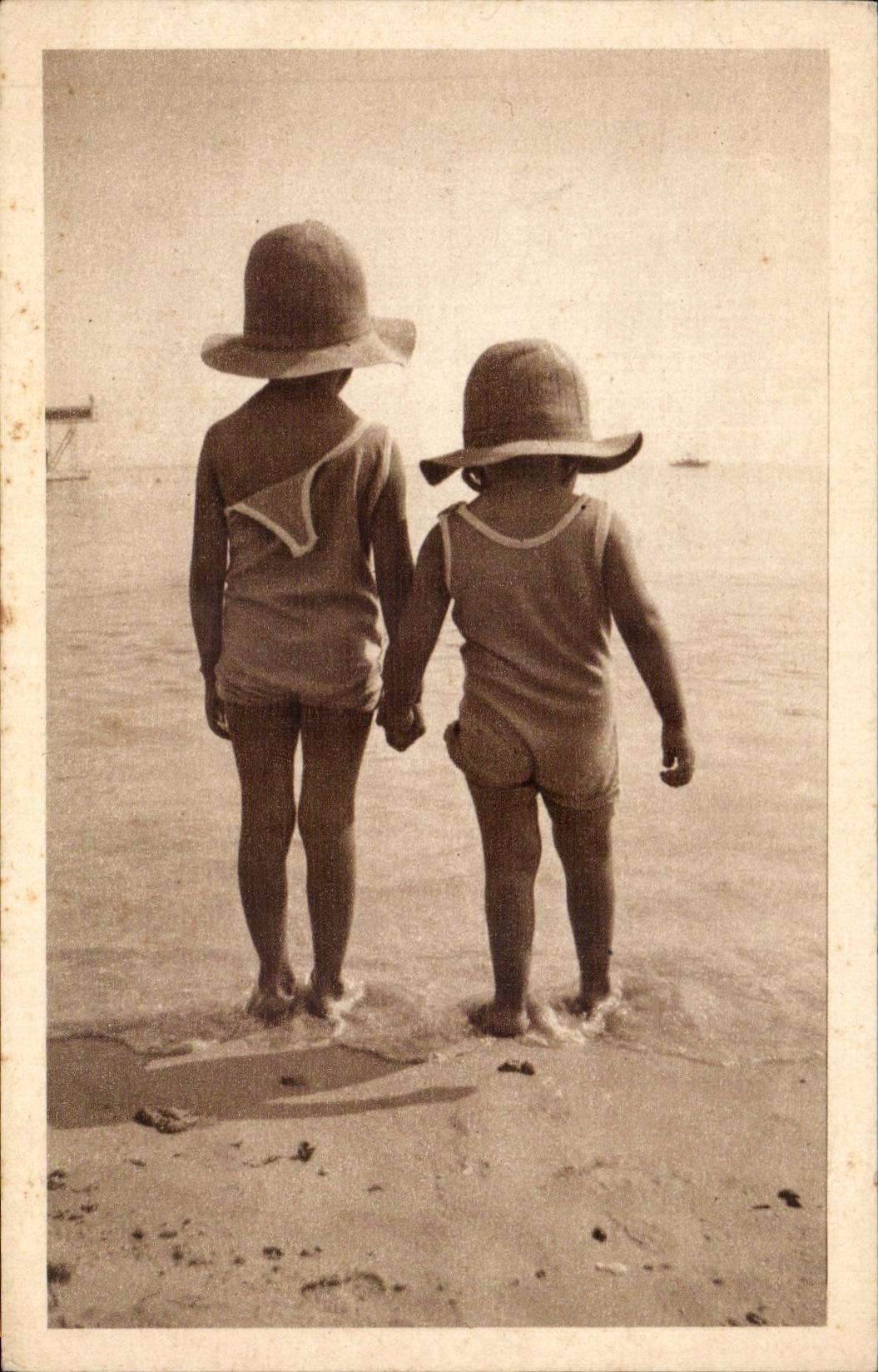 CARTE PHOTO Enfants a la plage