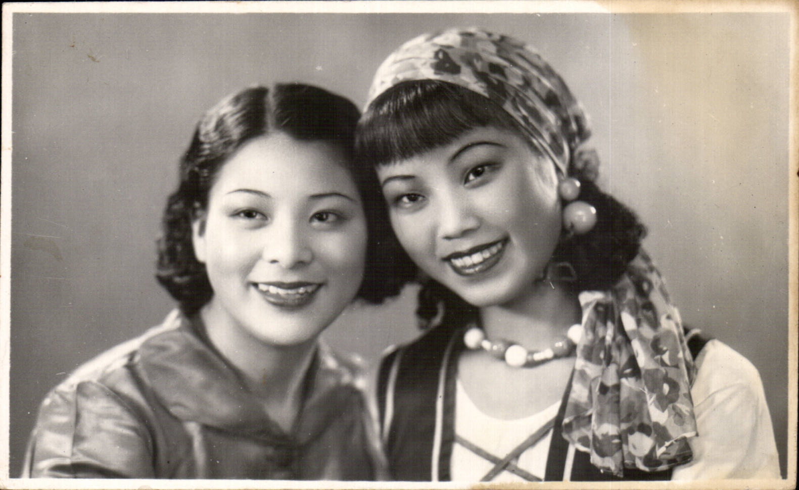 CARTE PHOTO Chine China Shanghai 1936 Fantaisie - enfants - Filles - two pretty girls - CPA 