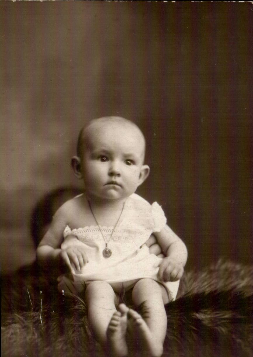 CARTE PHOTO Fantaisie - enfants - bebe - baby with necklace - CPA 