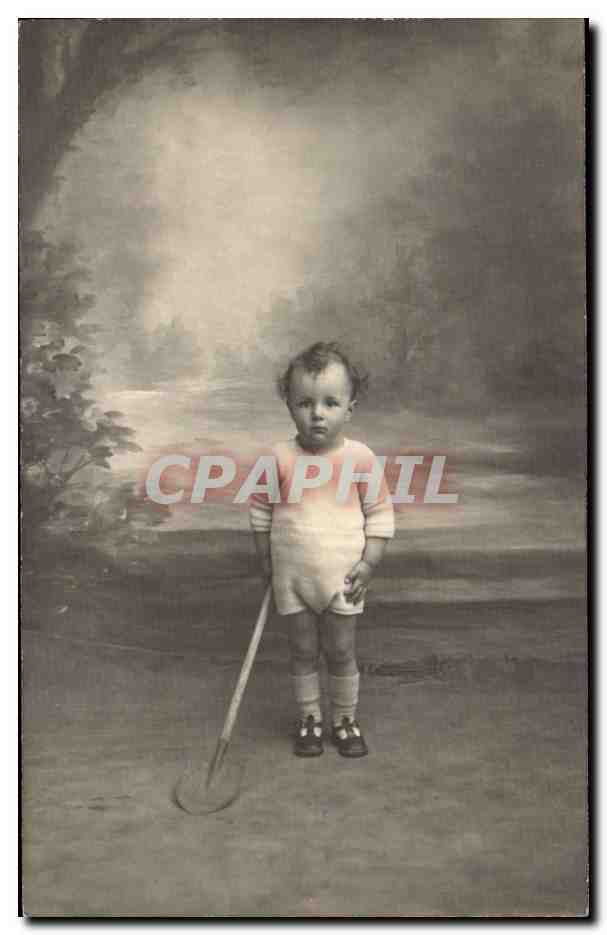 CARTE PHOTO Fantaisie - enfants - garcon - toddler holding net - CPA 