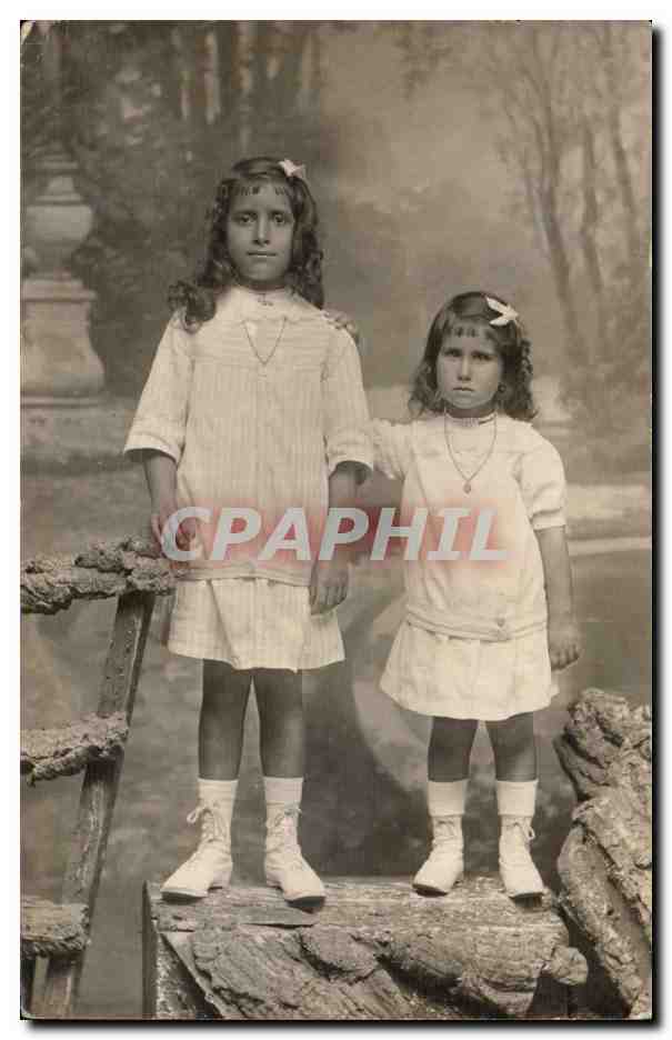 CARTE PHOTO Fantaisie - enfants - filles - girls holding hands - CPA 
