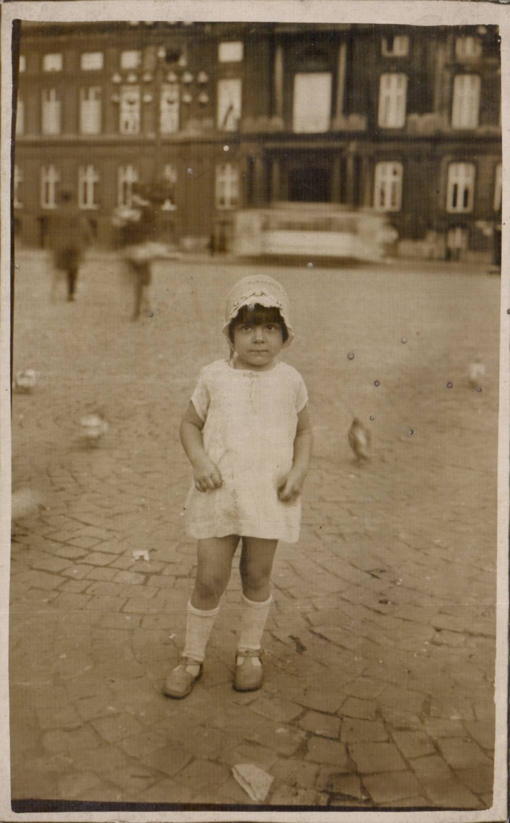 CARTE PHOTO Fantaisie - enfants - fille -little girl with bonnet - CPA 