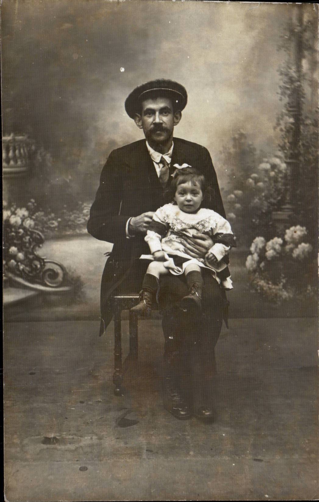 CARTE PHOTO Fantaisie - enfants - fille - pere - father and daughter - CPA 