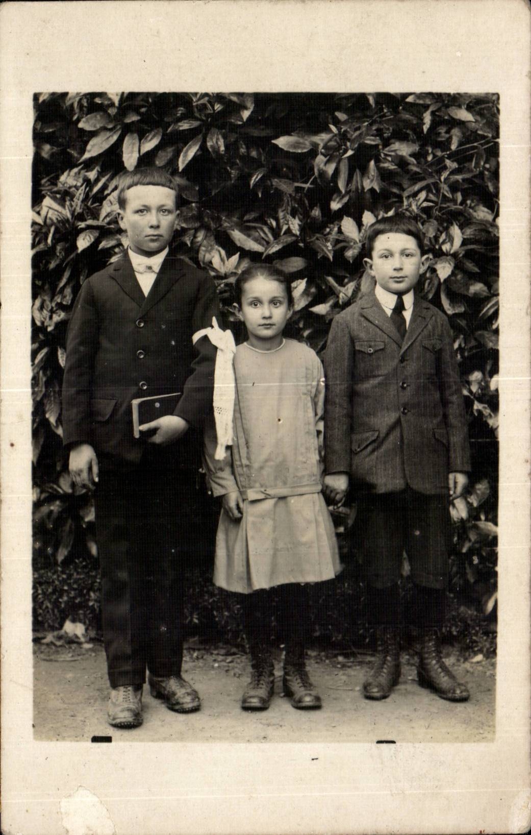 CARTE PHOTO Fantaisie - enfants - chidren posed for picture - CPA 