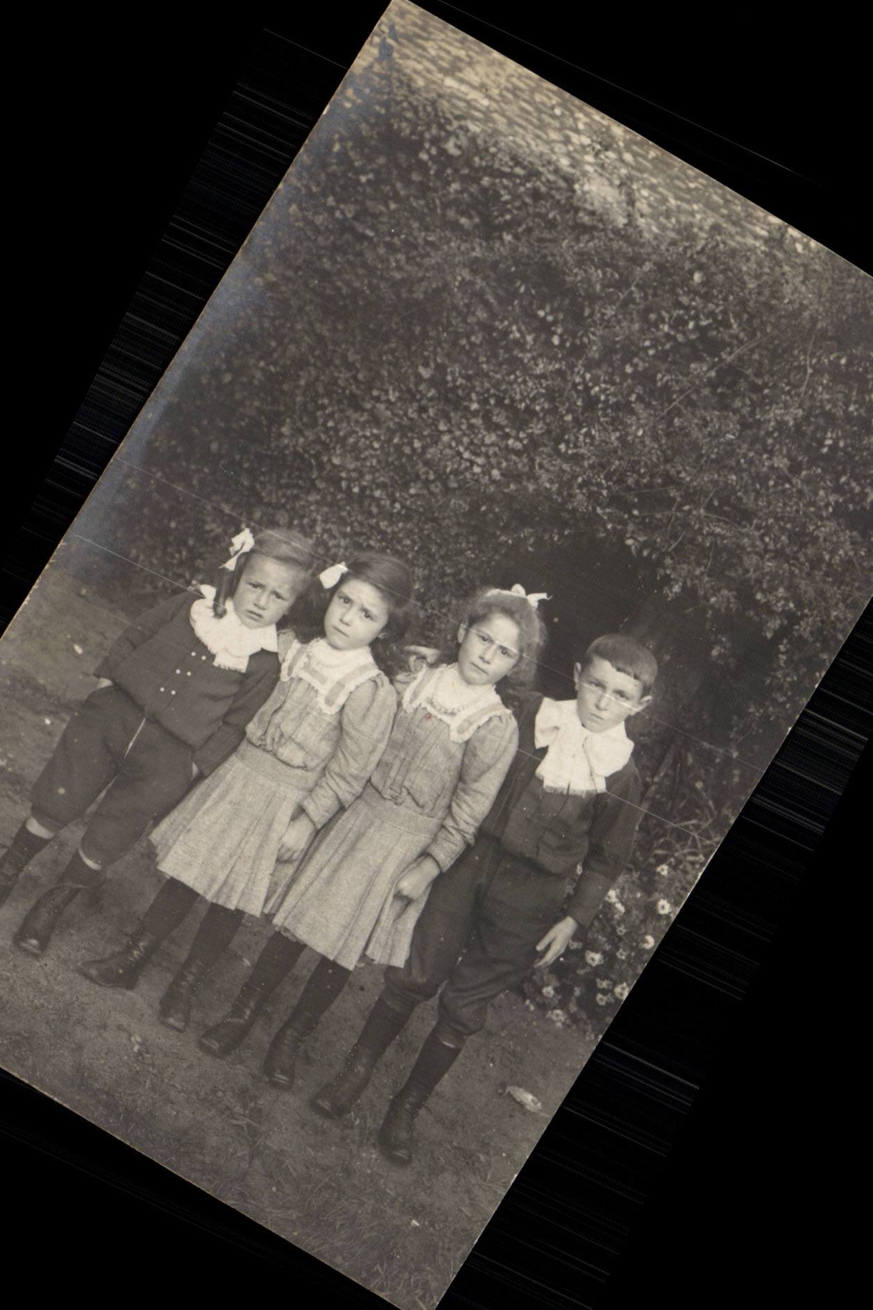 CARTE PHOTO Fantaisie - enfants - four pretty children - CPA 