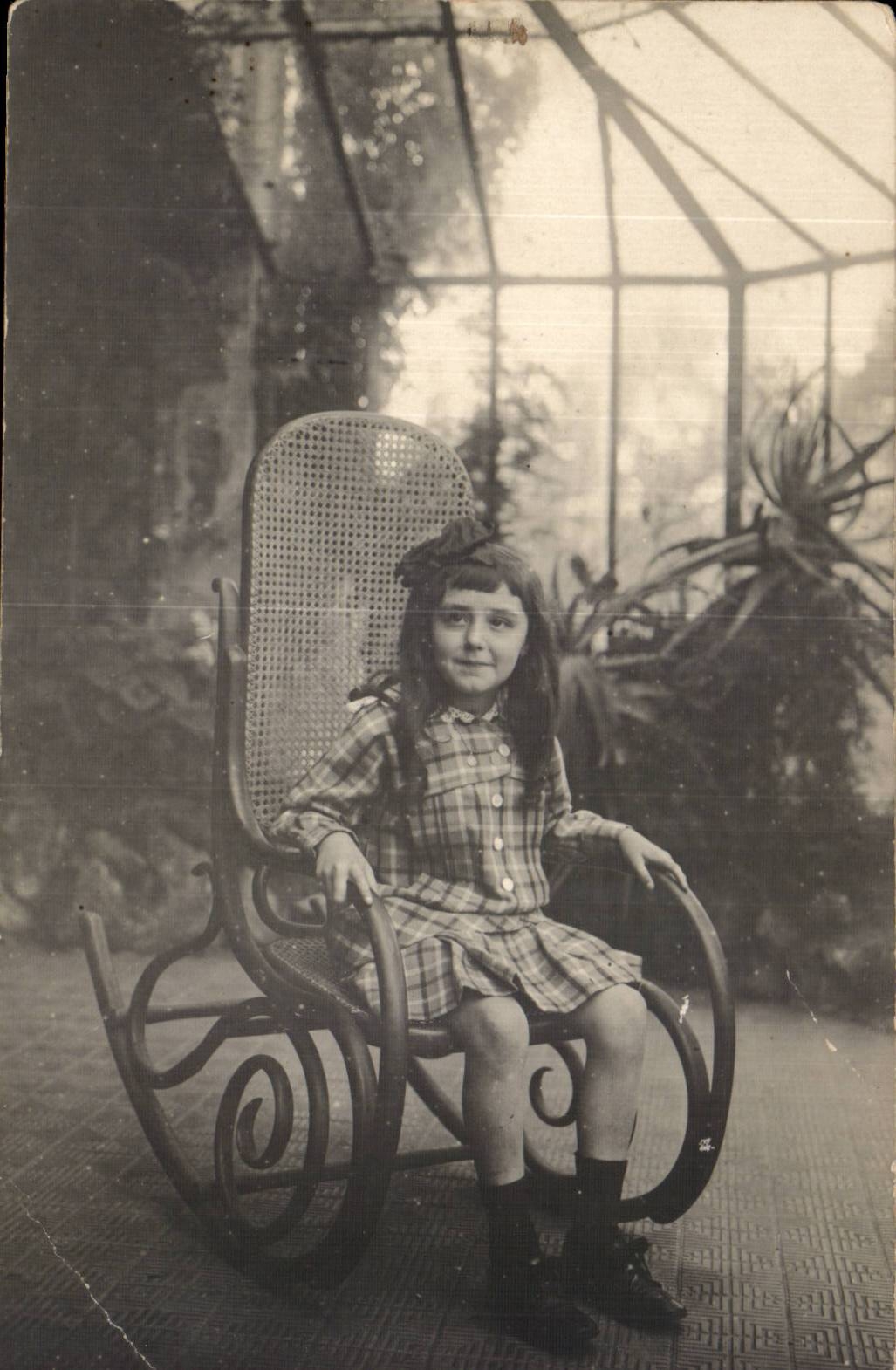 Fantaisie - enfants - fille - girl in rocking chair - CPA 