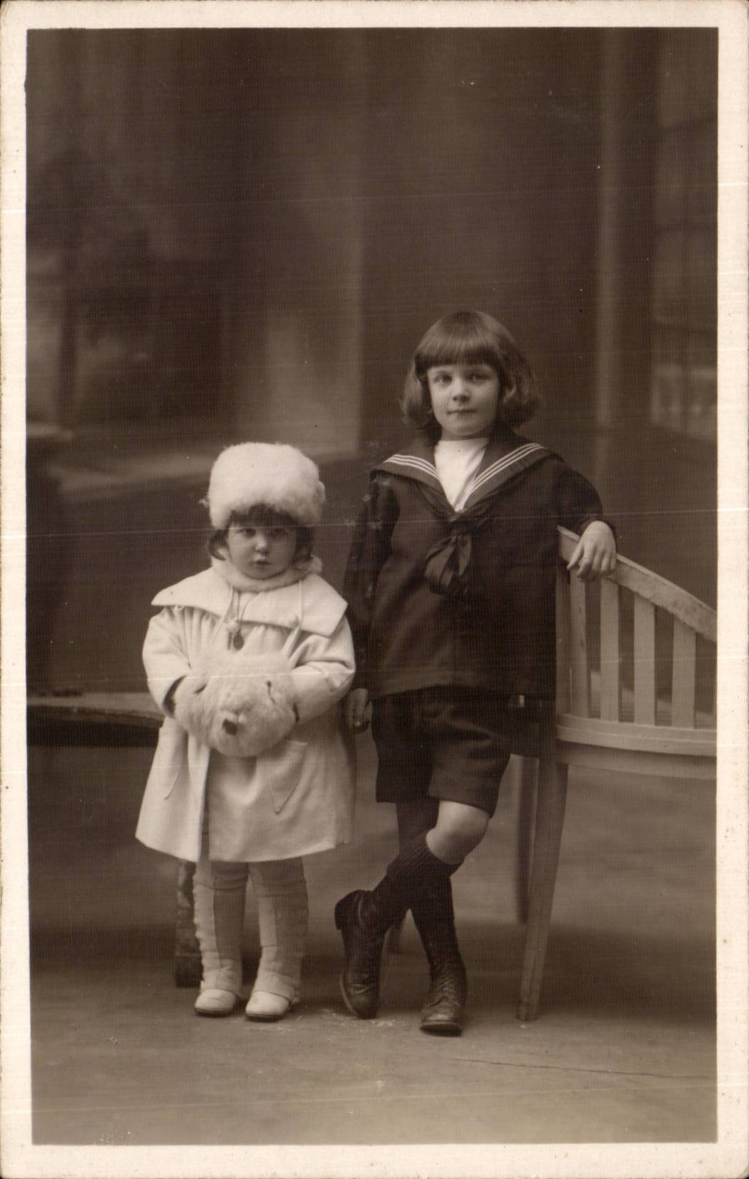CARTE PHOTO Fantaisie - enfants - two sweet children - CPA 