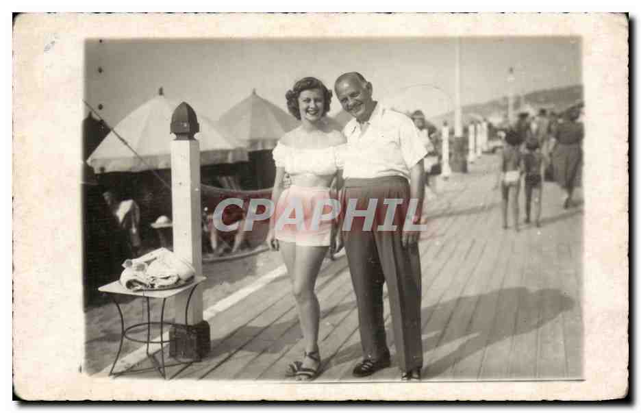 CARTE PHOTO Fantaisie - Couple - boardwalk pose - CPA 